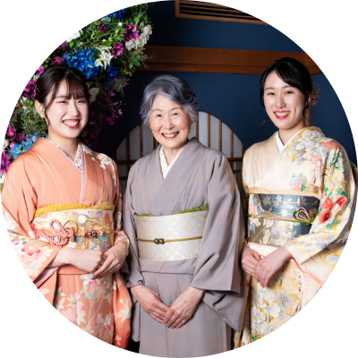 着物の女性3人