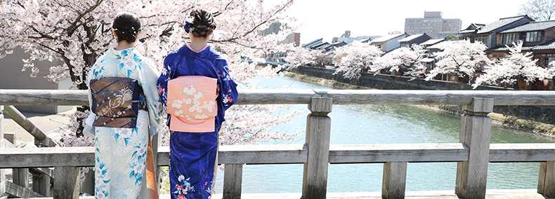 金沢と着物の女性
