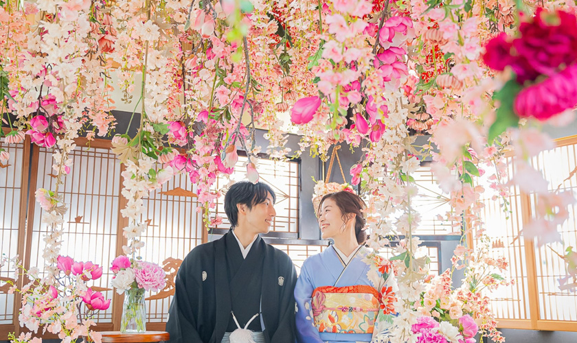 着物のふたりの女性